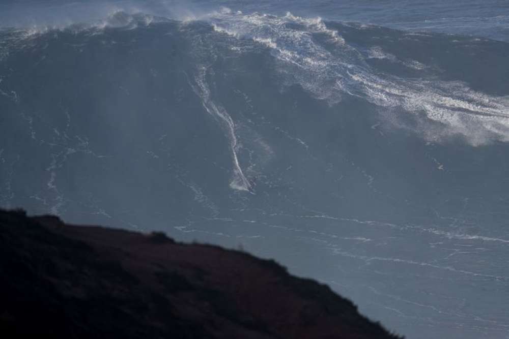 Surfista de ondas gigantes, Márcio França morre após queda em Nazaré