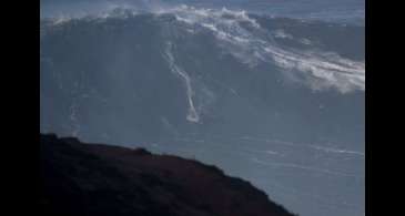 Surfista de ondas gigantes, Márcio França morre após queda em Nazaré