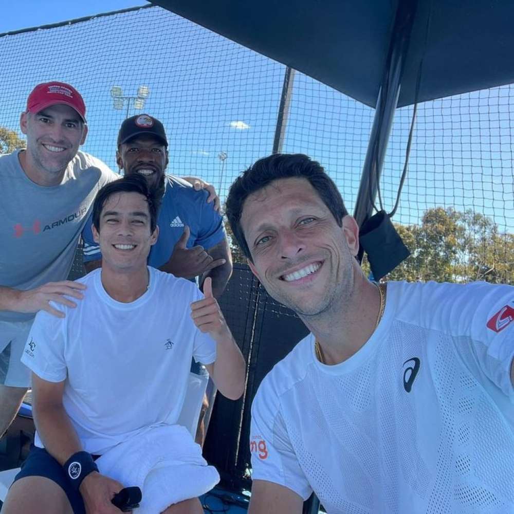 Dupla de Marcelo Melo vence 3º jogo seguido e vai à semi de Adelaide