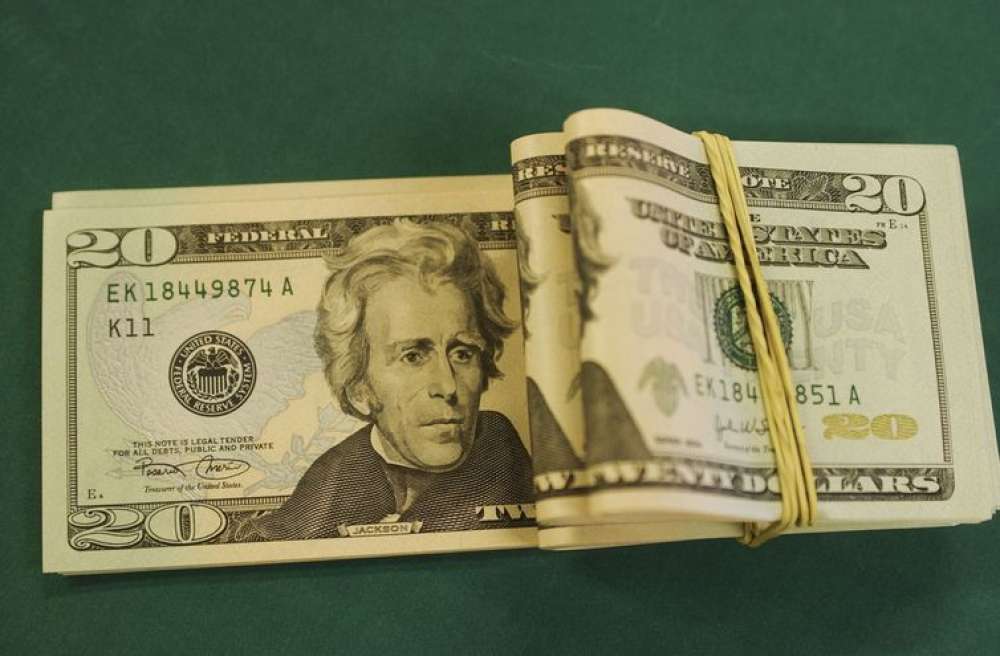 Dólar cai para R$ 5,23 e fecha no menor valor do ano