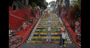 Guias turísticos buscam recursos para restaurar Escadaria Selarón