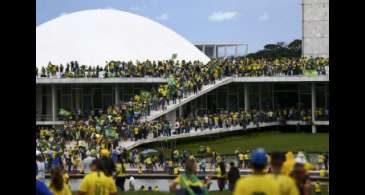 Presidente interino do Congresso convoca reunião para esta segunda