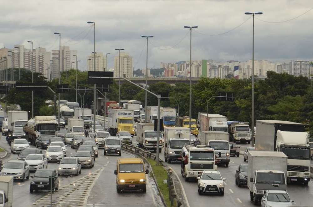 Marginal Tietê é liberada após bloqueio por manifestantes