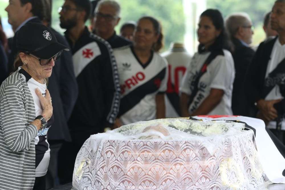 Fãs de Roberto Dinamite se despedem do craque vascaíno em São Januário