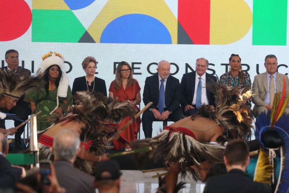 Ministras Anielle Franco e Sônia Guajajara tomam posse no Planalto