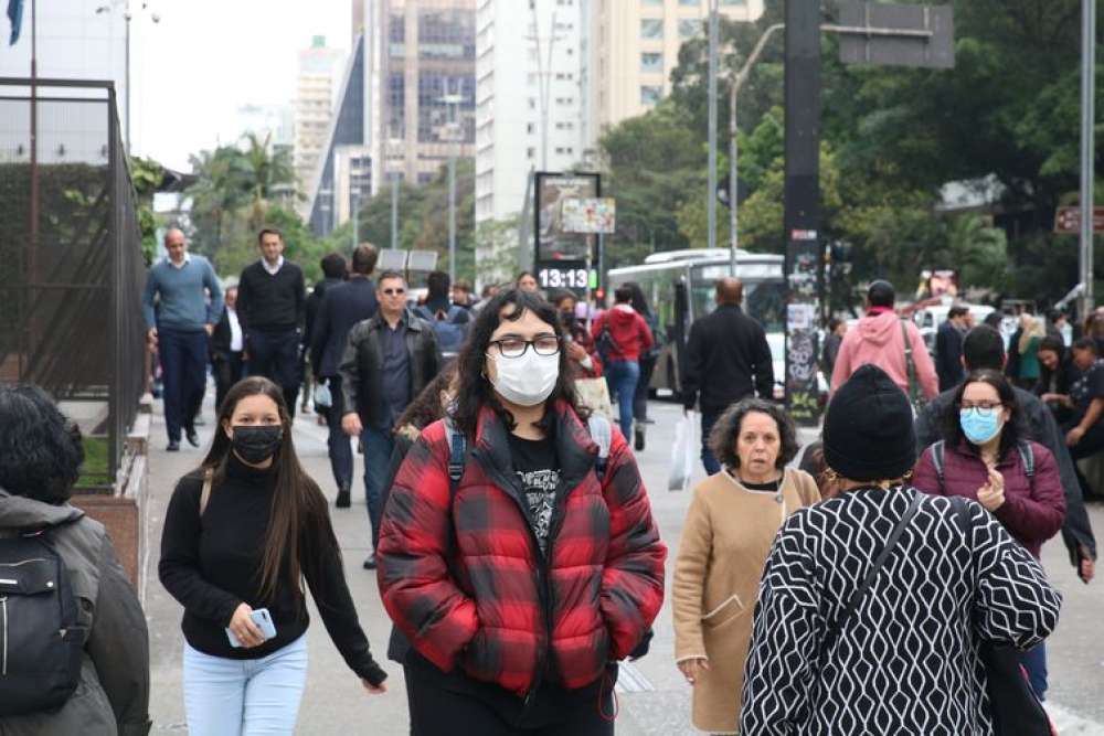 Brasil registra 12,6 mil novos casos de covid-19 em 24 horas