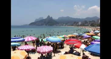 Mais de 610 toneladas de lixo são recolhidos das praias do Rio