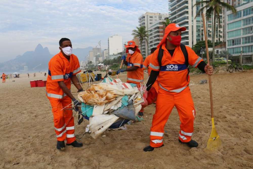 Rio: Comlurb antecipa ação de conscientização de banhistas sobre lixo