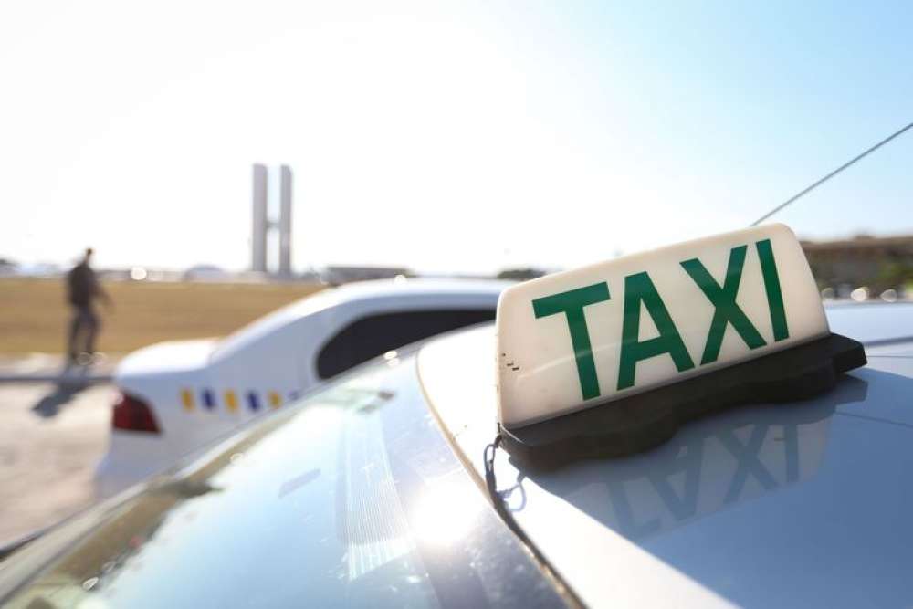 Auxílios Caminhoneiro e Taxista serão pagos neste sábado