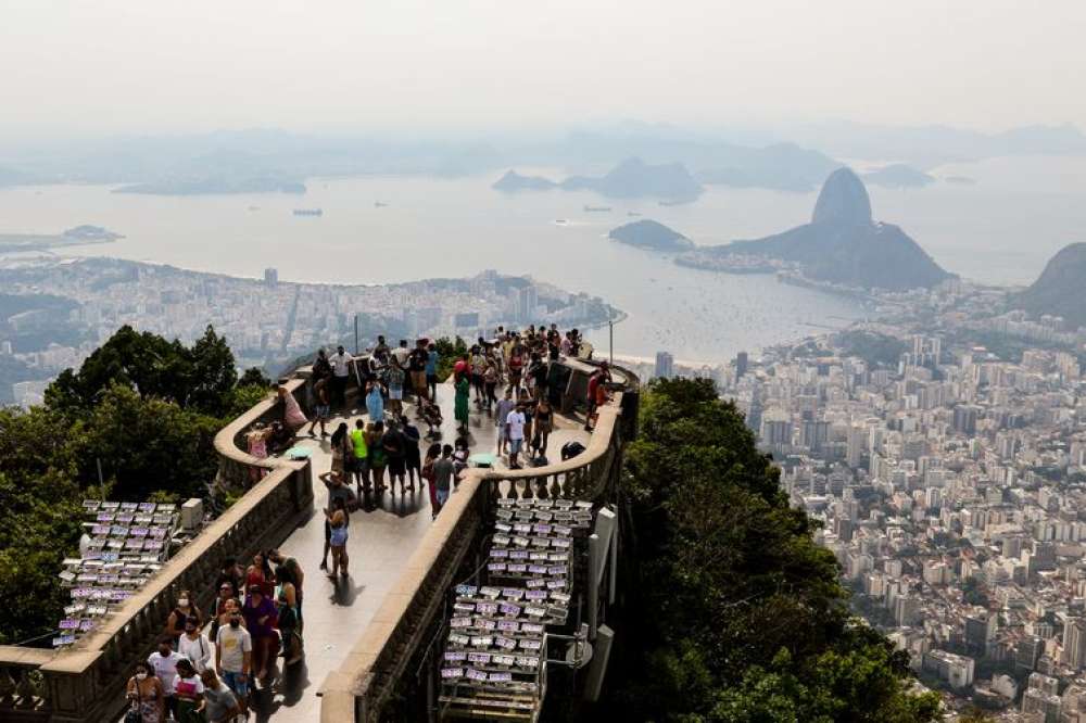 Cristo Redentor cria canal para denunciar crimes na Baía de Guanabara