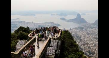 Cristo Redentor cria canal para denunciar crimes na Baía de Guanabara