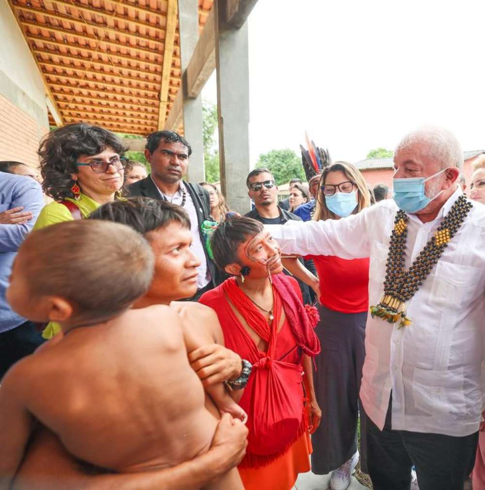 Vamos tratar nossos indígenas como seres humanos, diz Lula após visita