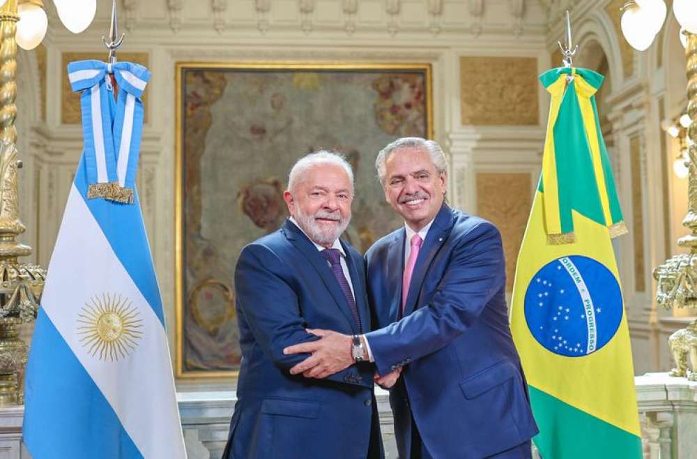 Brasil e Argentina estudam criar moeda única para trocas comerciais