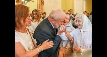 Argentina: Lula se encontra Mães e Avós da Praça de Maio 