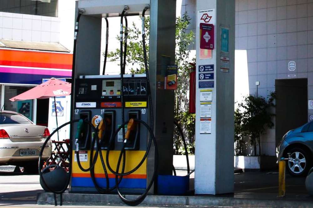 Preço de combustíveis tem queda nos postos de gasolina, diz ANP