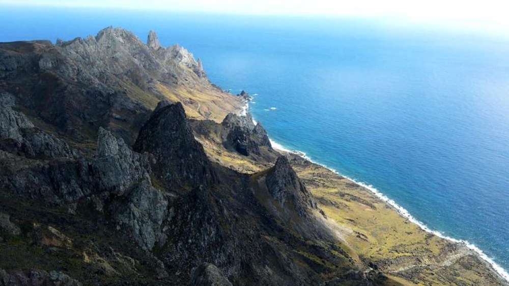 Estudo encontra rochas compostas de plástico na Ilha da Trindade