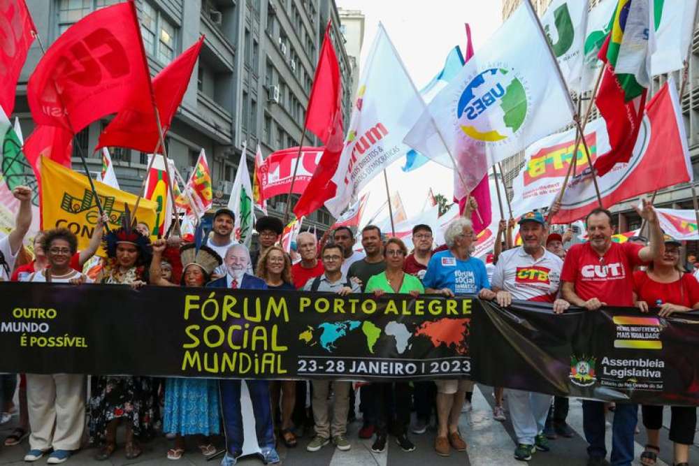 Ativistas se reúnem na Marcha do Fórum Social Mundial em Porto Alegre