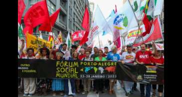 Ativistas se reúnem na Marcha do Fórum Social Mundial em Porto Alegre