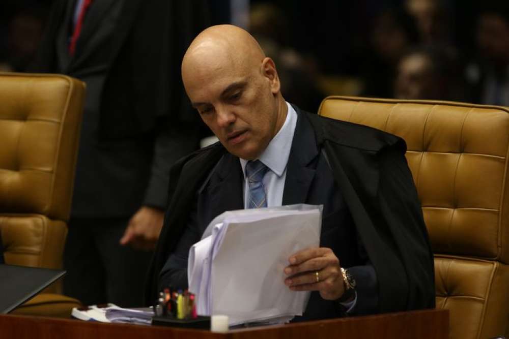 Moraes libera redes sociais do deputado eleito Nikolas Ferreira