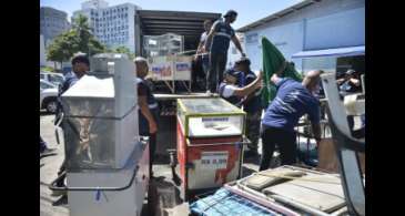 Fiscalização apreende mercadorias contaminadas em Copacabana