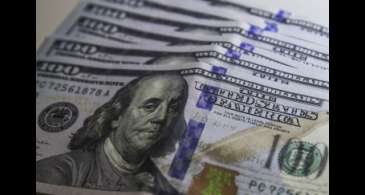 Dólar cai e acumula queda de 3,82% em janeiro