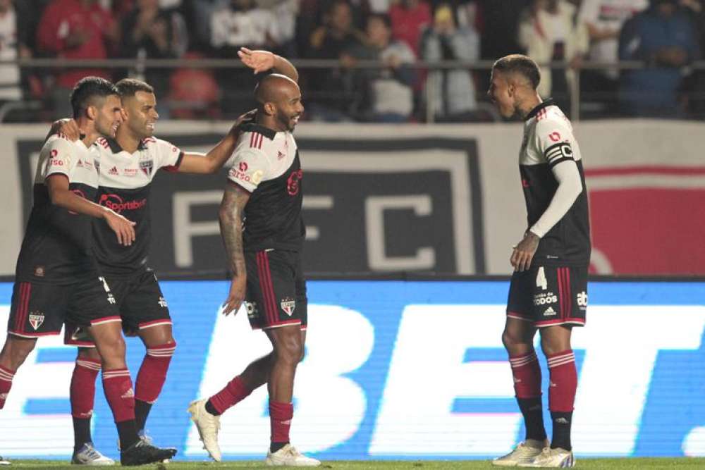 Brasileiro: São Paulo goleia Avaí por 4 a 0 no Morumbi