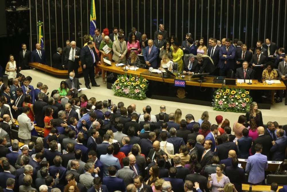 Deputados tomam posse na Câmara dos Deputados