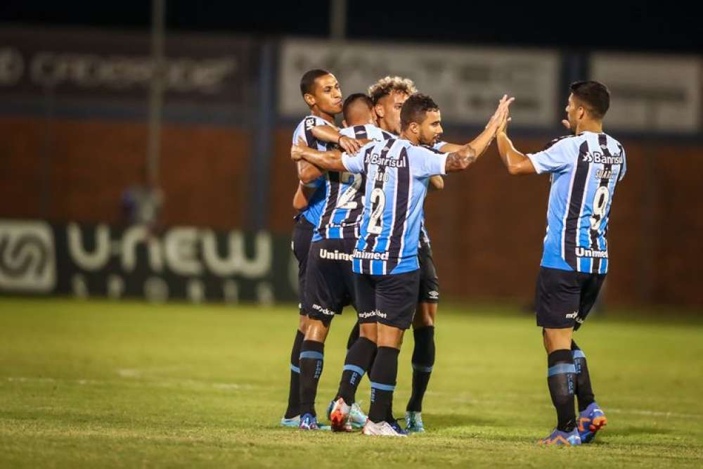 Grêmio supera Esportivo fora de casa para permanecer 100%