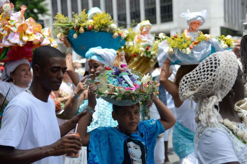 Cariocas comemoram o Dia de Iemanjá no Arpoador