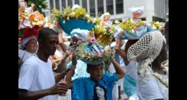 Cariocas comemoram o Dia de Iemanjá no Arpoador