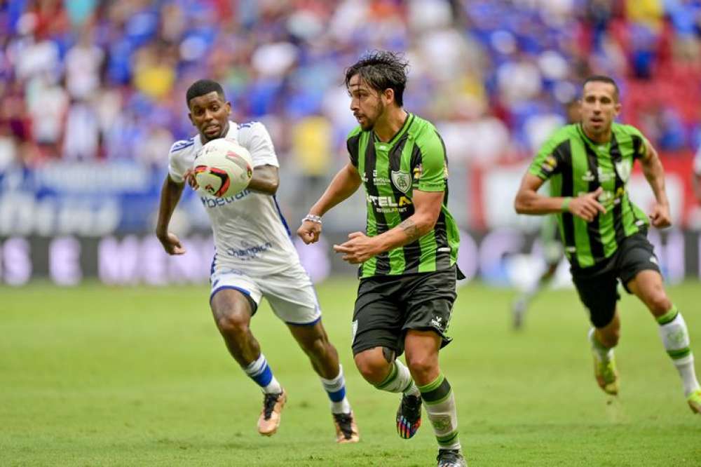 América-MG aproveita erros do Cruzeiro e vence clássico em Brasília