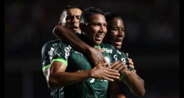 Palmeiras derrota Santos com facilidade no Morumbi