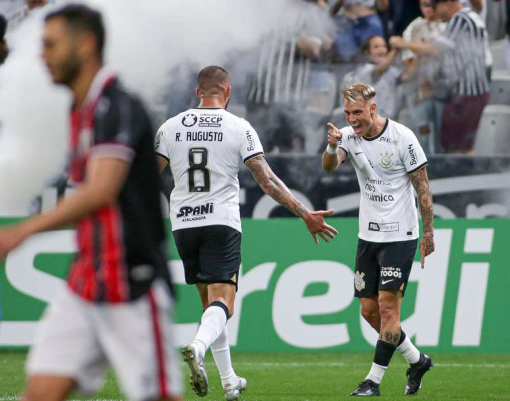 Com gols de Roger Guedes e Adson, Corinthians vence o Botafogo-SP