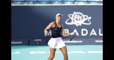 Bia Haddad sai atrás, mas vira em estreia no WTA 500 de Abu Dhabi