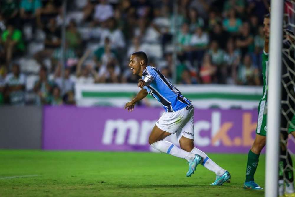 Em jogo movimentado, Grêmio derrota Juventude no Gaúcho