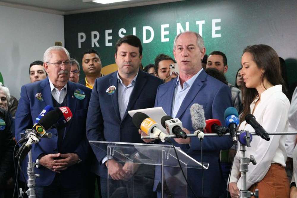 Ciro Gomes diz que seguirá com candidatura até o fim do pleito