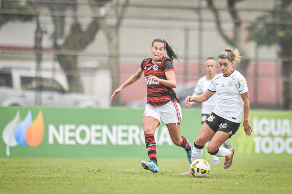 Corinthians e Flamengo disputam decisão da Supercopa do Brasil