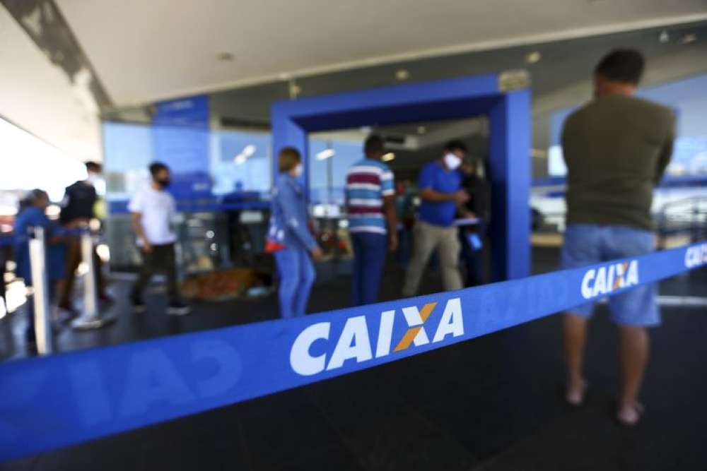 Caixa começa a pagar hoje abono salarial de 2021