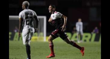 Em noite de golaços, São Paulo goleia Inter de Limeira