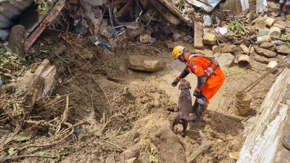 Encontrados os corpos de mais 2 vítimas do soterramento em São Gonçalo