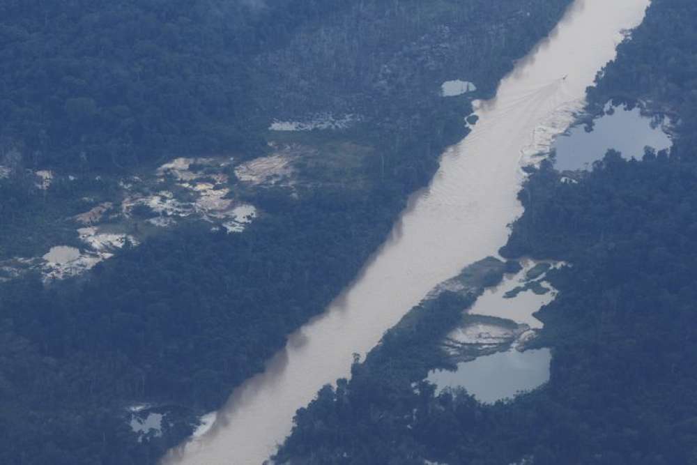 Governo estuda novo fechamento do espaço aéreo em terra yanomami