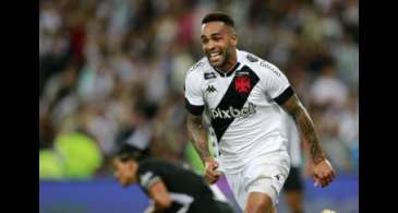 Vasco vence Botafogo no Maracanã para entrar no G4 do Carioca