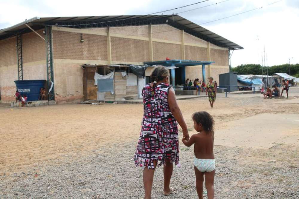 Comunidade warao enfrenta dificuldade em abrigo improvisado em Roraima