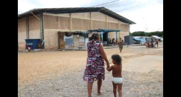 Comunidade warao enfrenta dificuldade em abrigo improvisado em Roraima