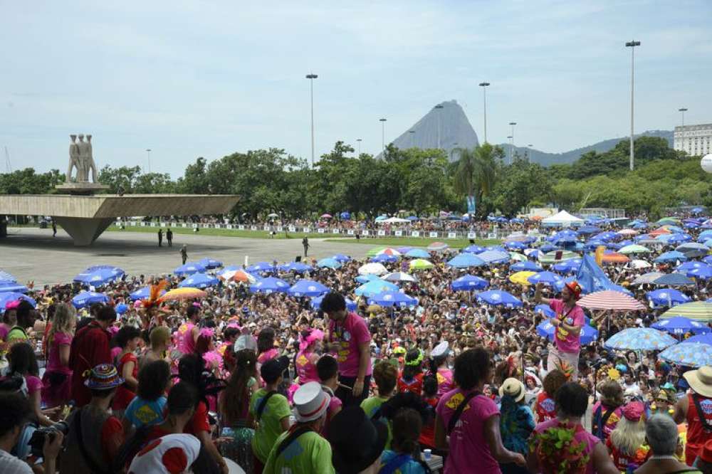 Rio tem 41 blocos de rua nesta segunda-feira de carnaval