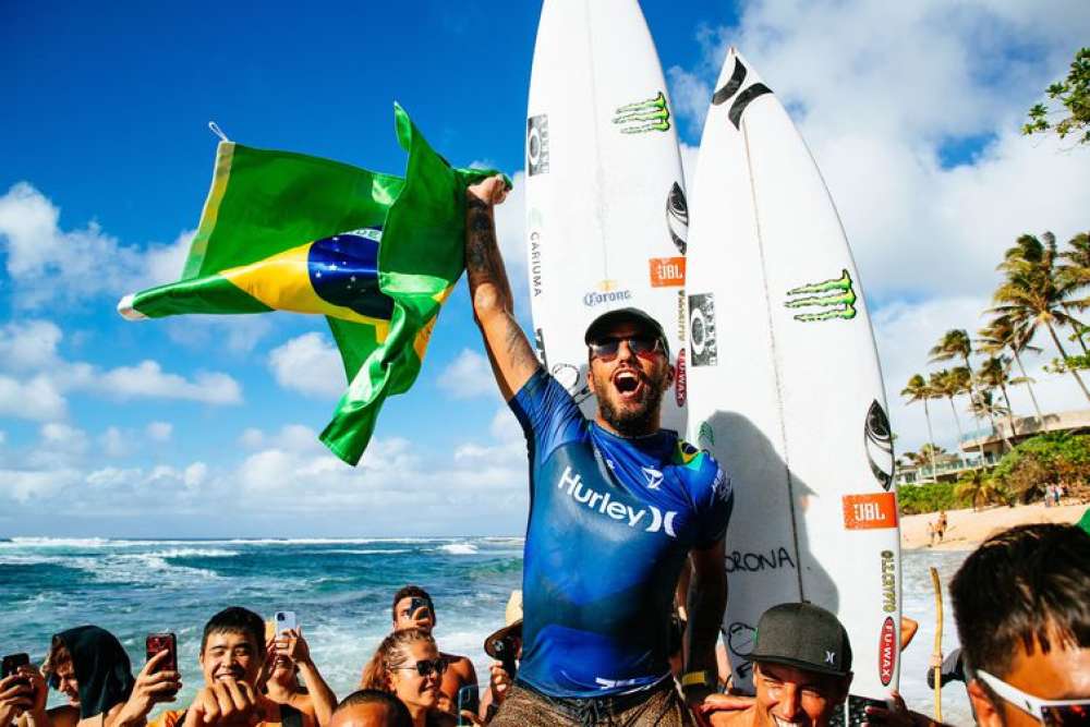 Filipinho vence etapa de Sunset Beach do circuito mundial de surfe