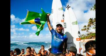 Filipinho vence etapa de Sunset Beach do circuito mundial de surfe