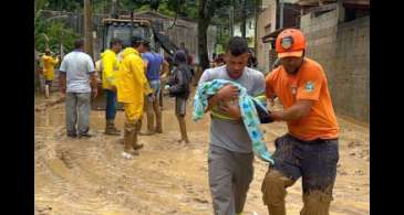 Jornalista que passava carnaval em São Sebastião noticia desastre