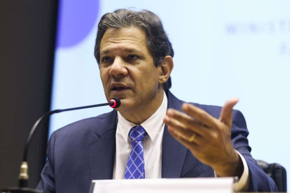 Haddad manda doar itens apreendidos pela Receita ao litoral paulista