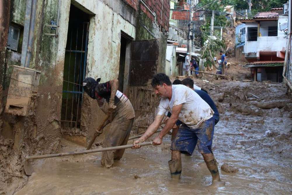 Litoral de SP chega a 44 mortos após temporais na região